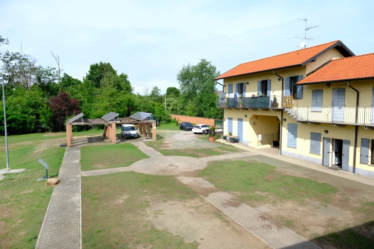 veduta panoramica del cortile interno alla cascinetta