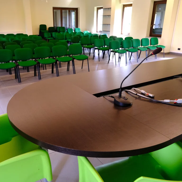 dettaglio del palco della sala Meeting